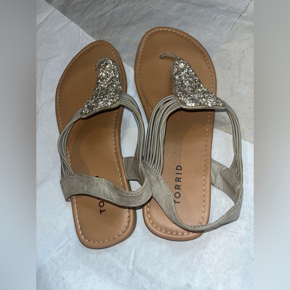 Torrid Grey Elastic T Strap Slingback Faux Suede Stretchy Bling Sandals Sz 10WW - Picture 8 of 14